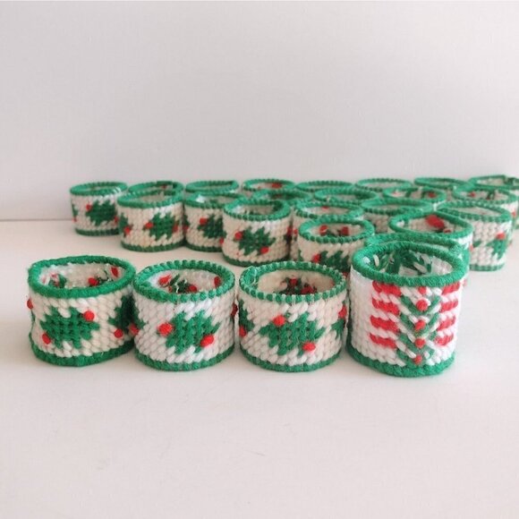Vtg Set Of 25 Christmas Needlepoint Napkin Rings Holders Holly Leaf Red Berries - Picture 2 of 9